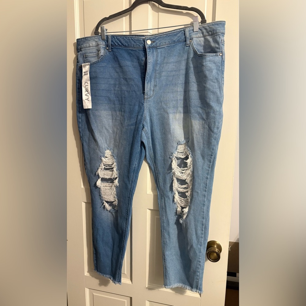 Tinseltown Womenโs Plus Light Wash Distressed Jeans Sz 24W